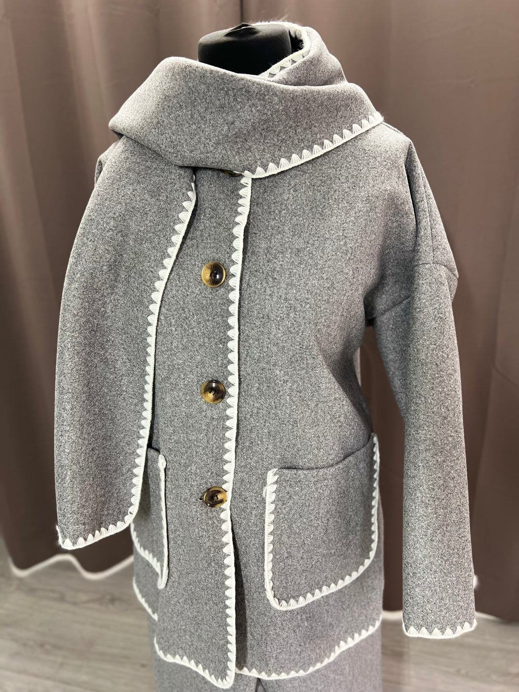 Conjunto con bufanda Gris