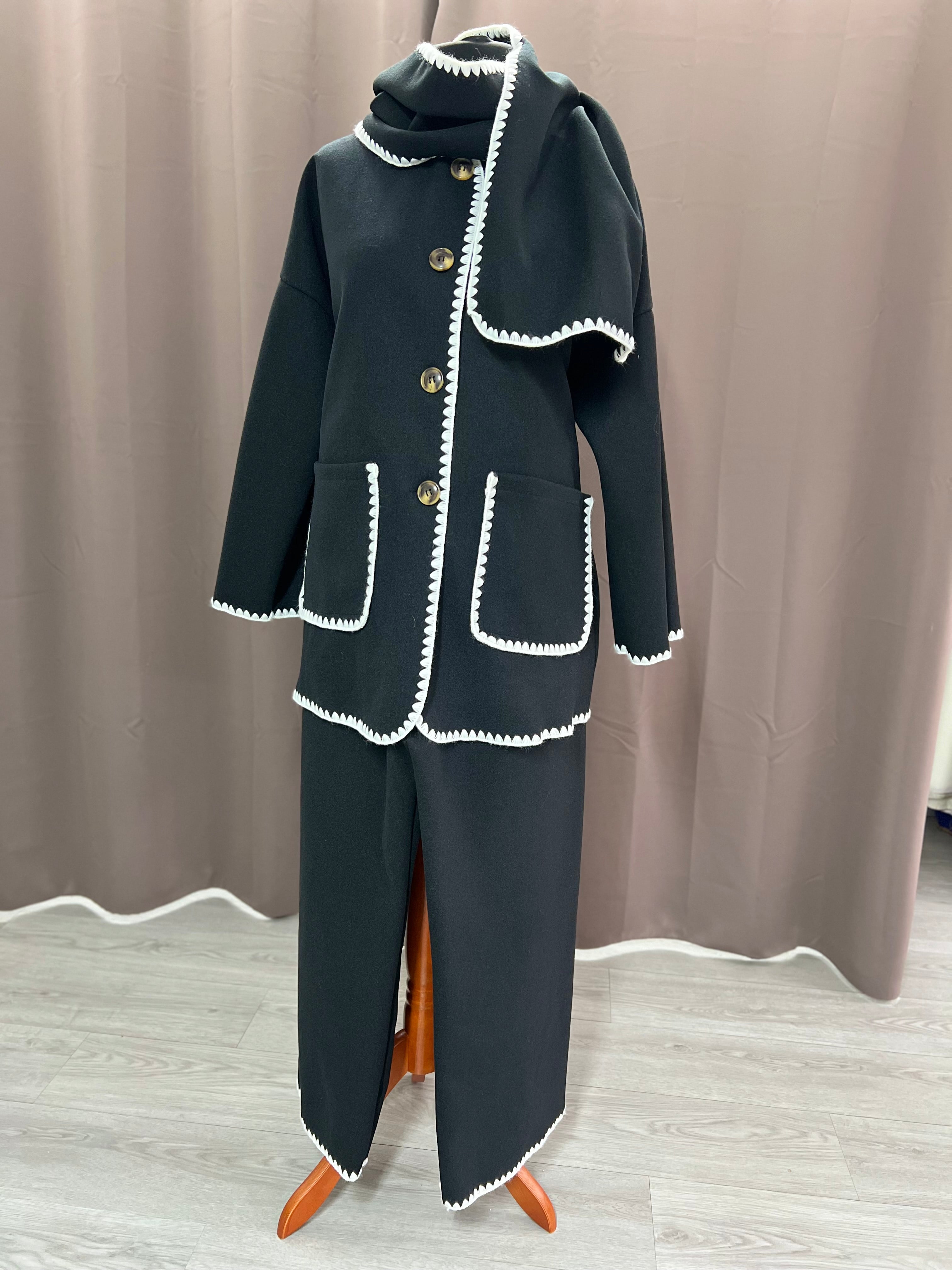 Conjunto con bufanda Negro