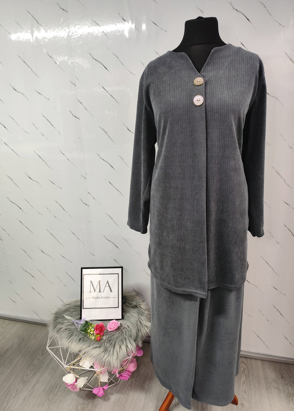 Conjunto de pana gris