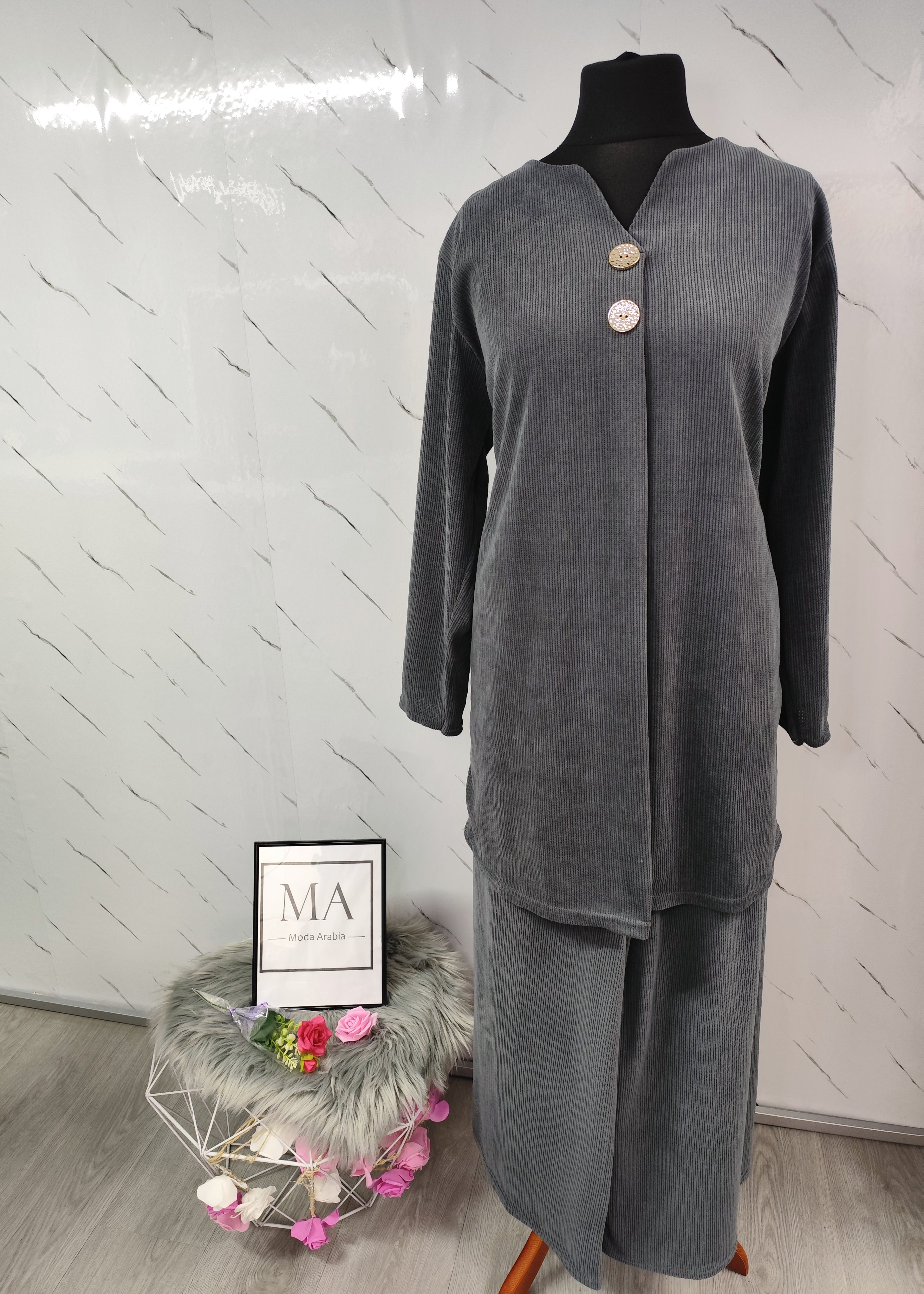 Conjunto de pana gris