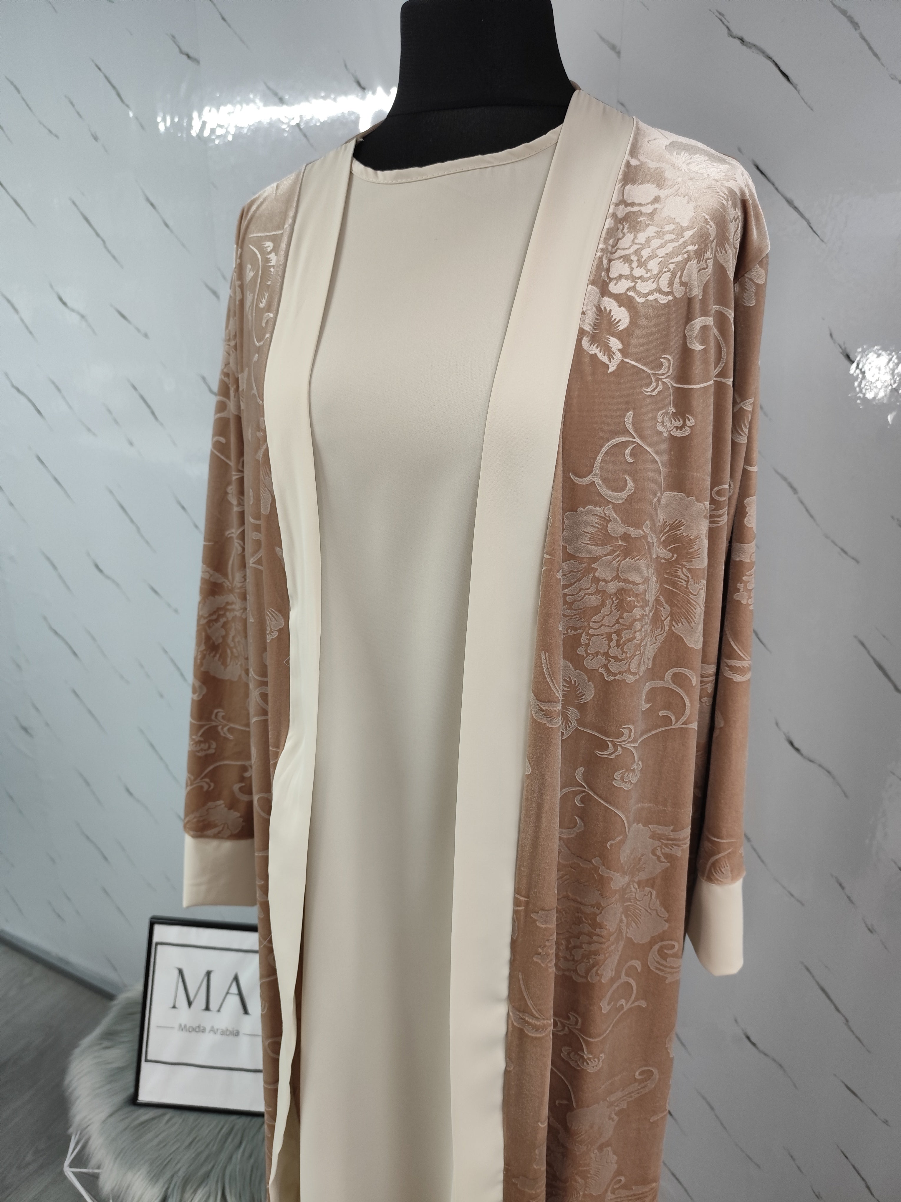 Abaya con kimono de terciopelo Beige