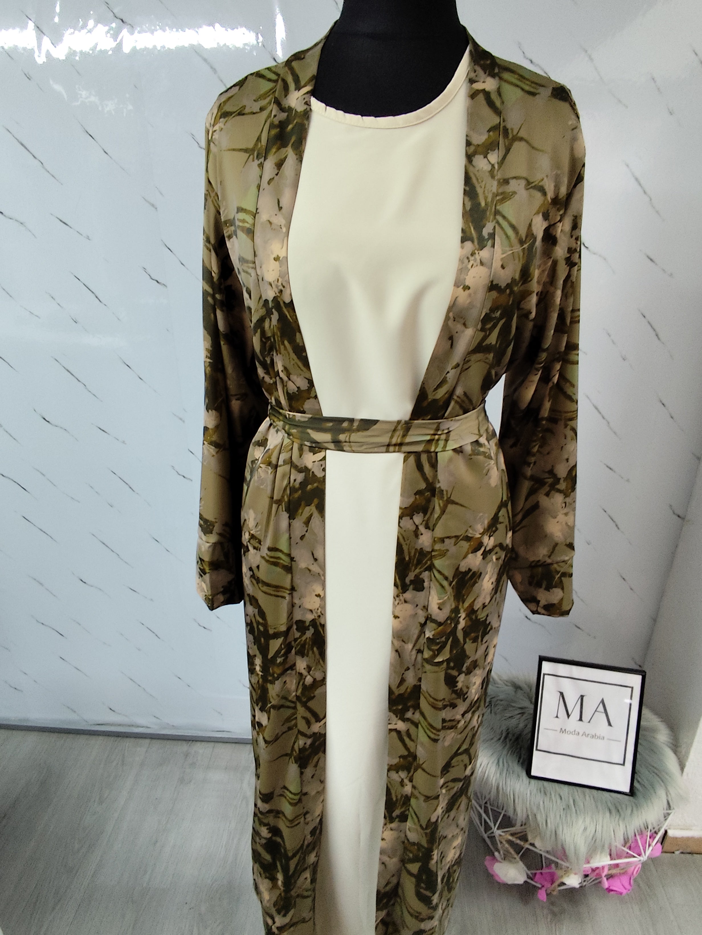 Kinomo con abaya Tropital 2