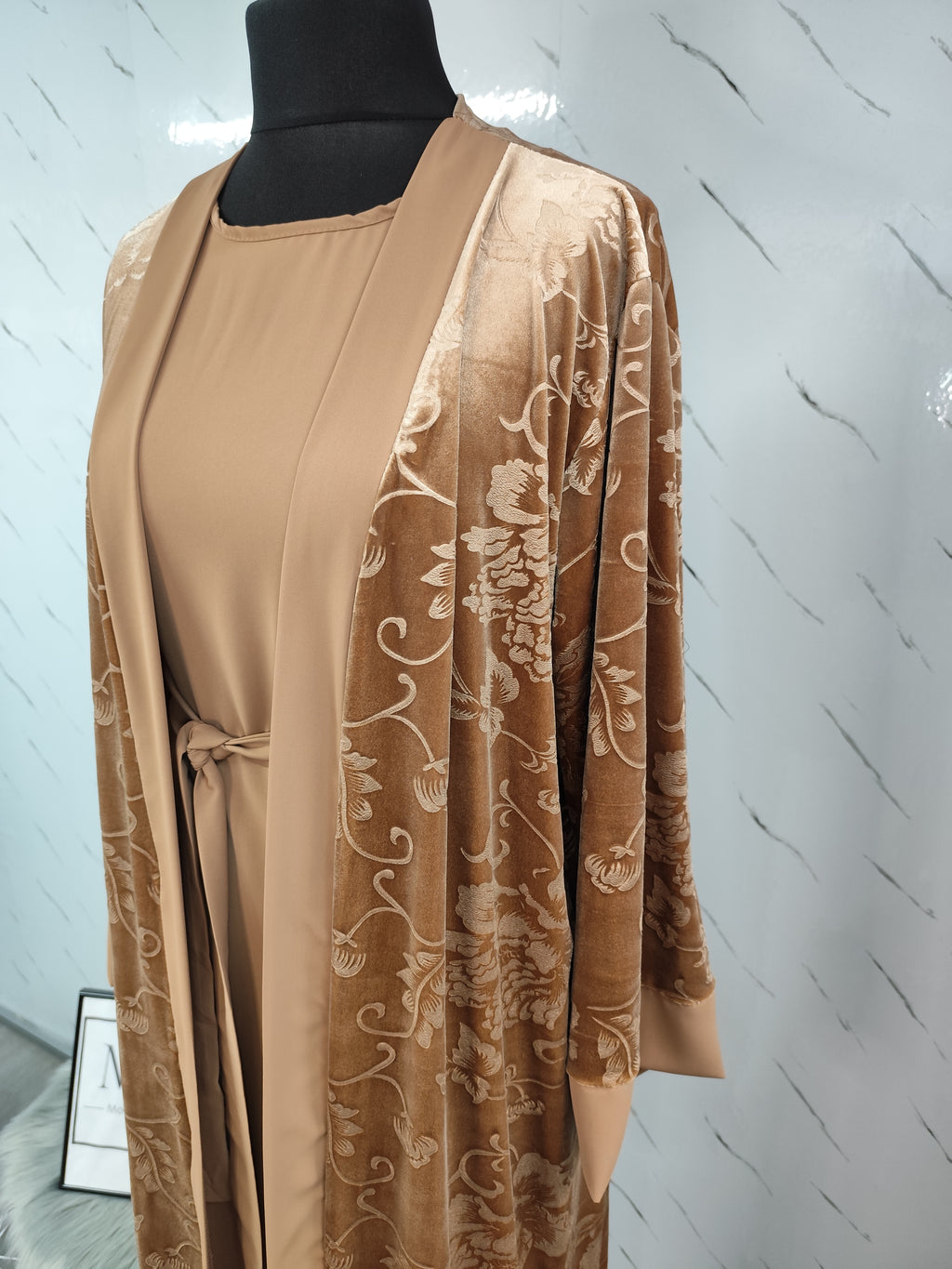 Abaya con kimono de terciopelo Marrón