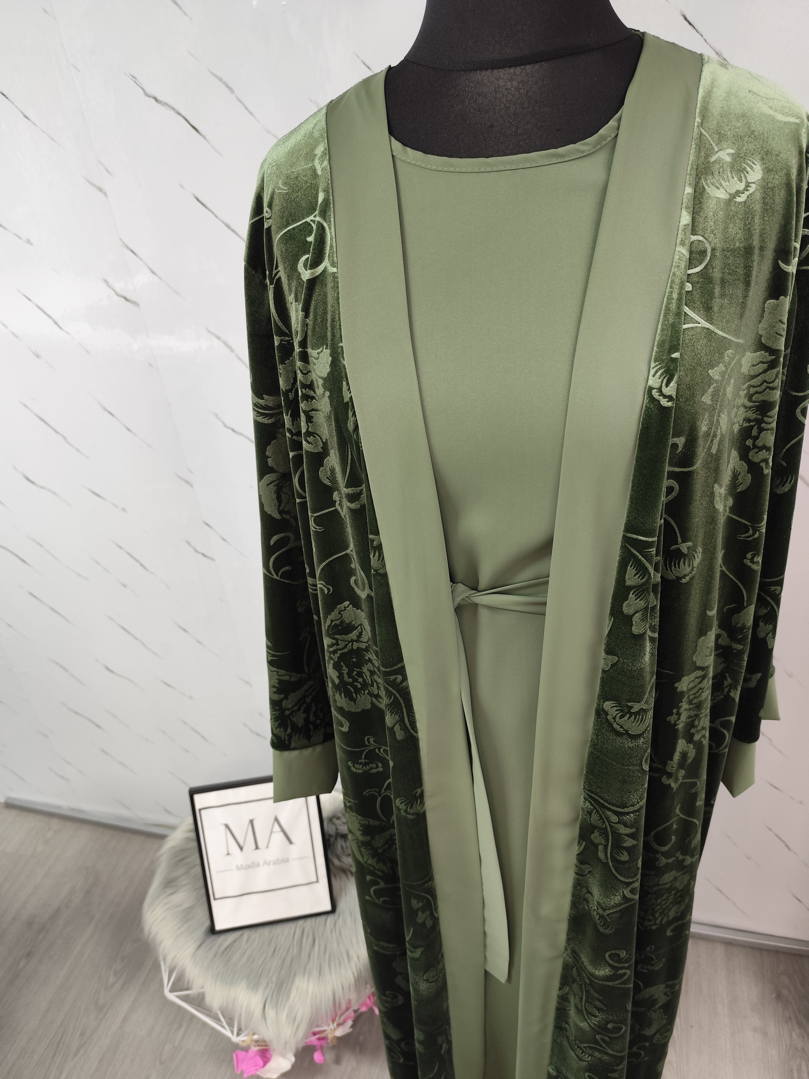 Abaya con kimono de terciopelo verde