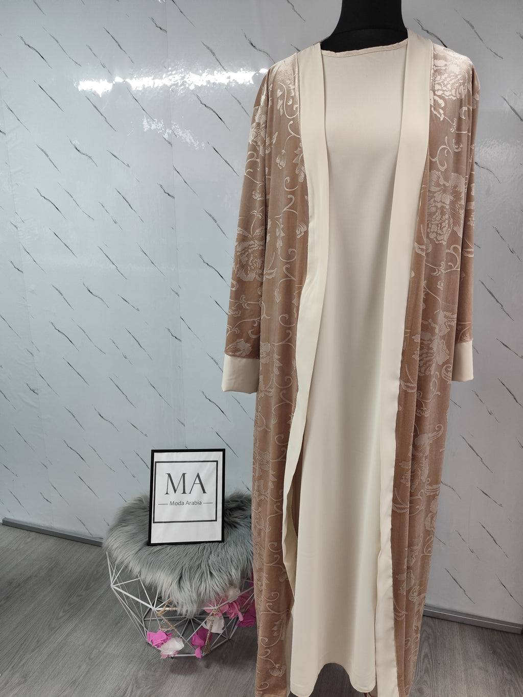 Abaya con kimono de terciopelo Beige