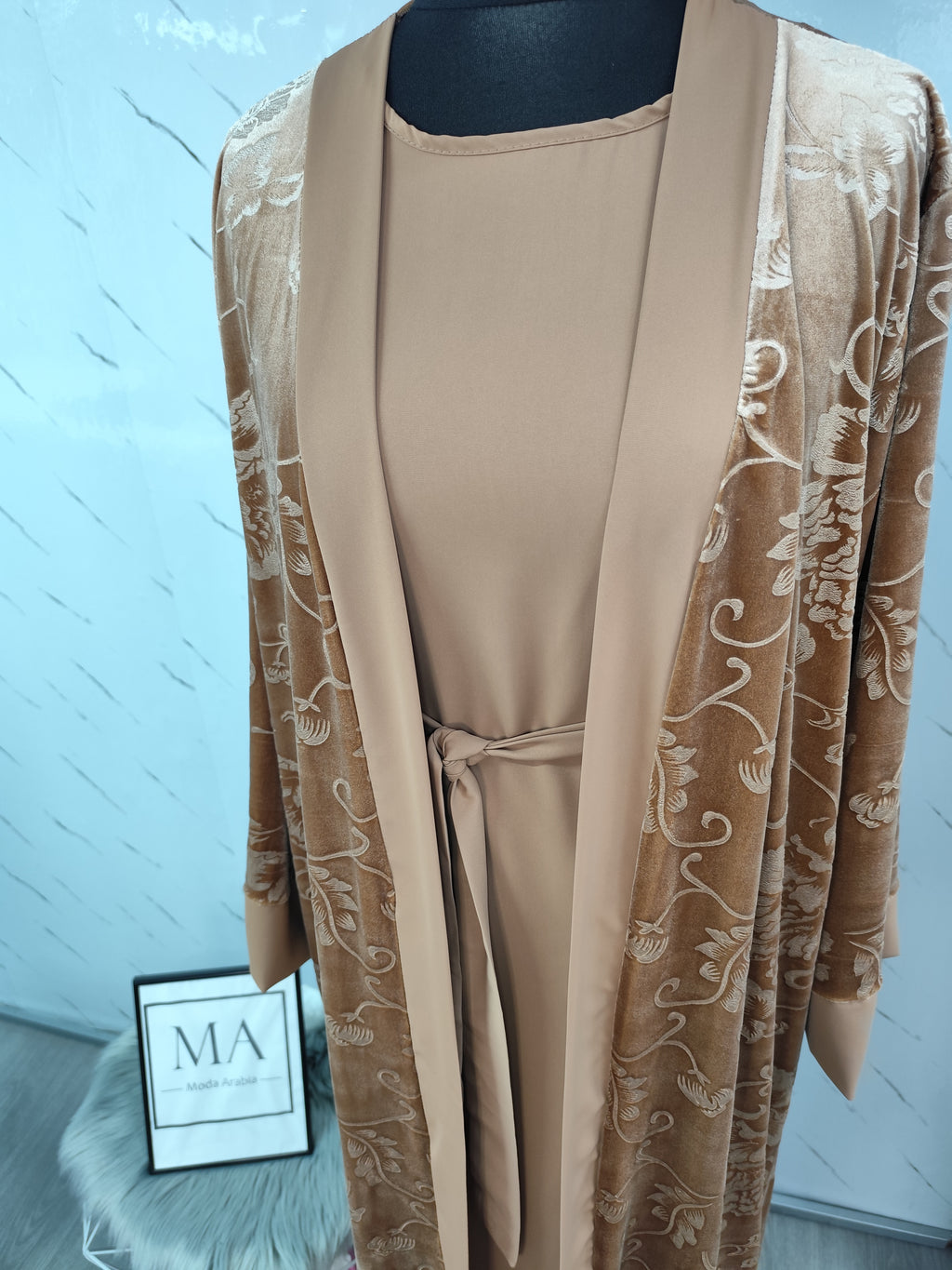 Abaya con kimono de terciopelo Marrón