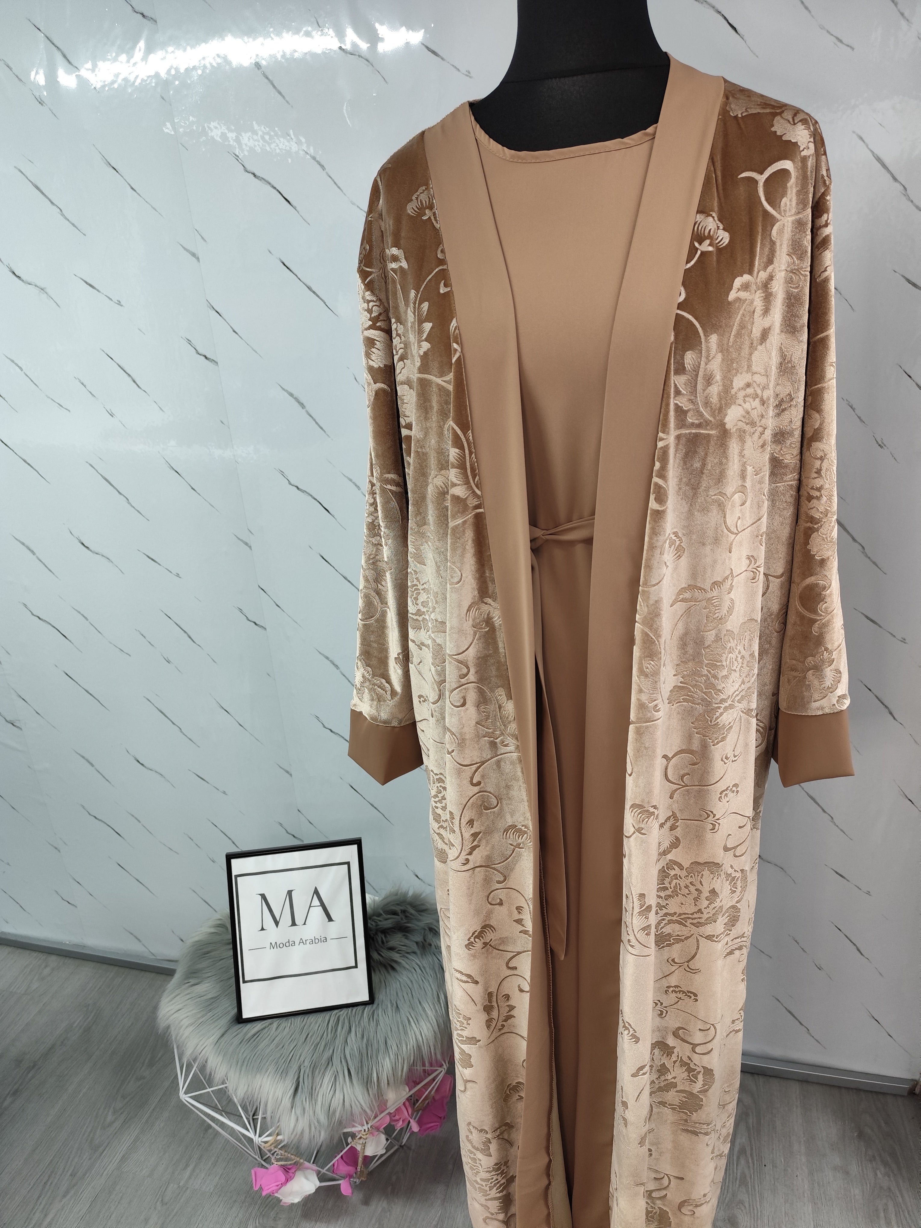 Abaya con kimono de terciopelo Marrón