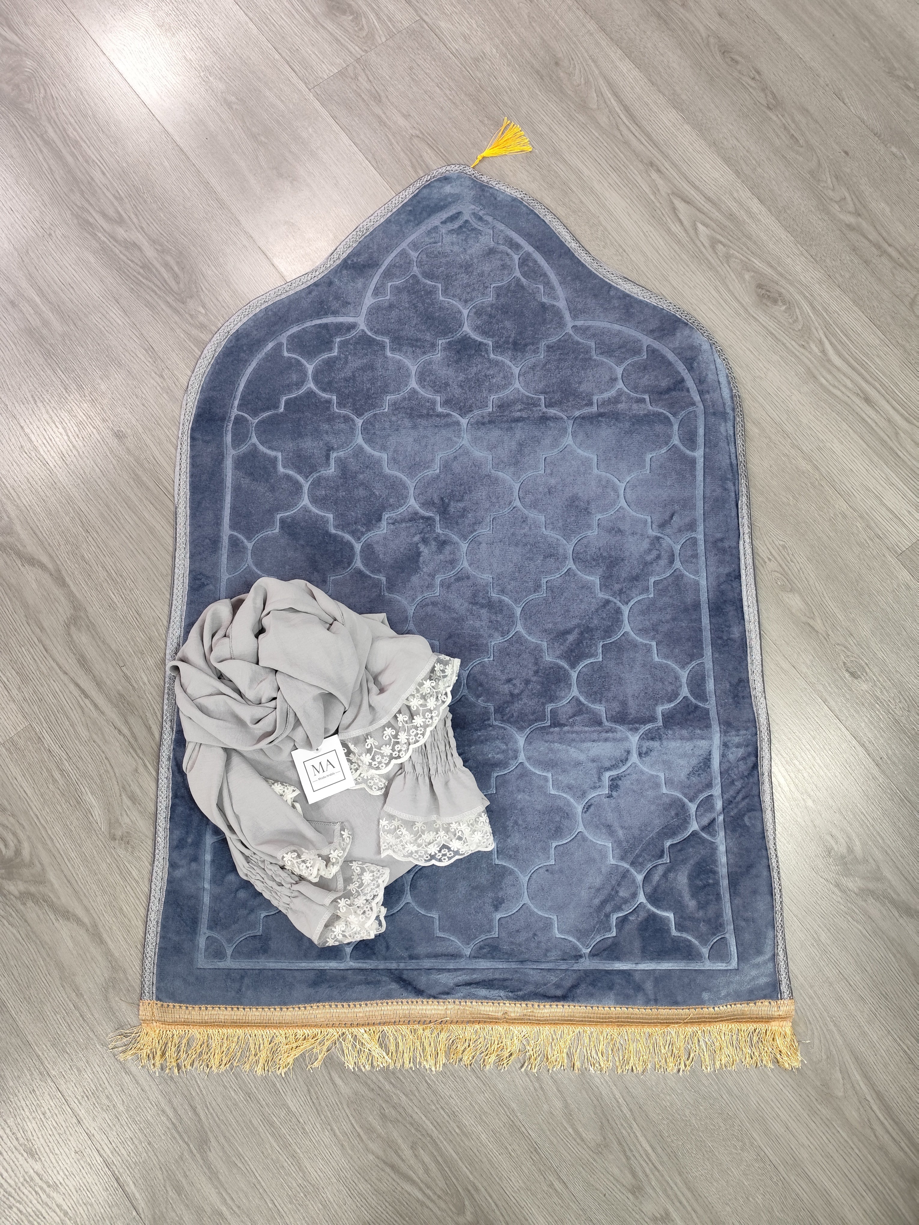Pack alfombra + abaya gris