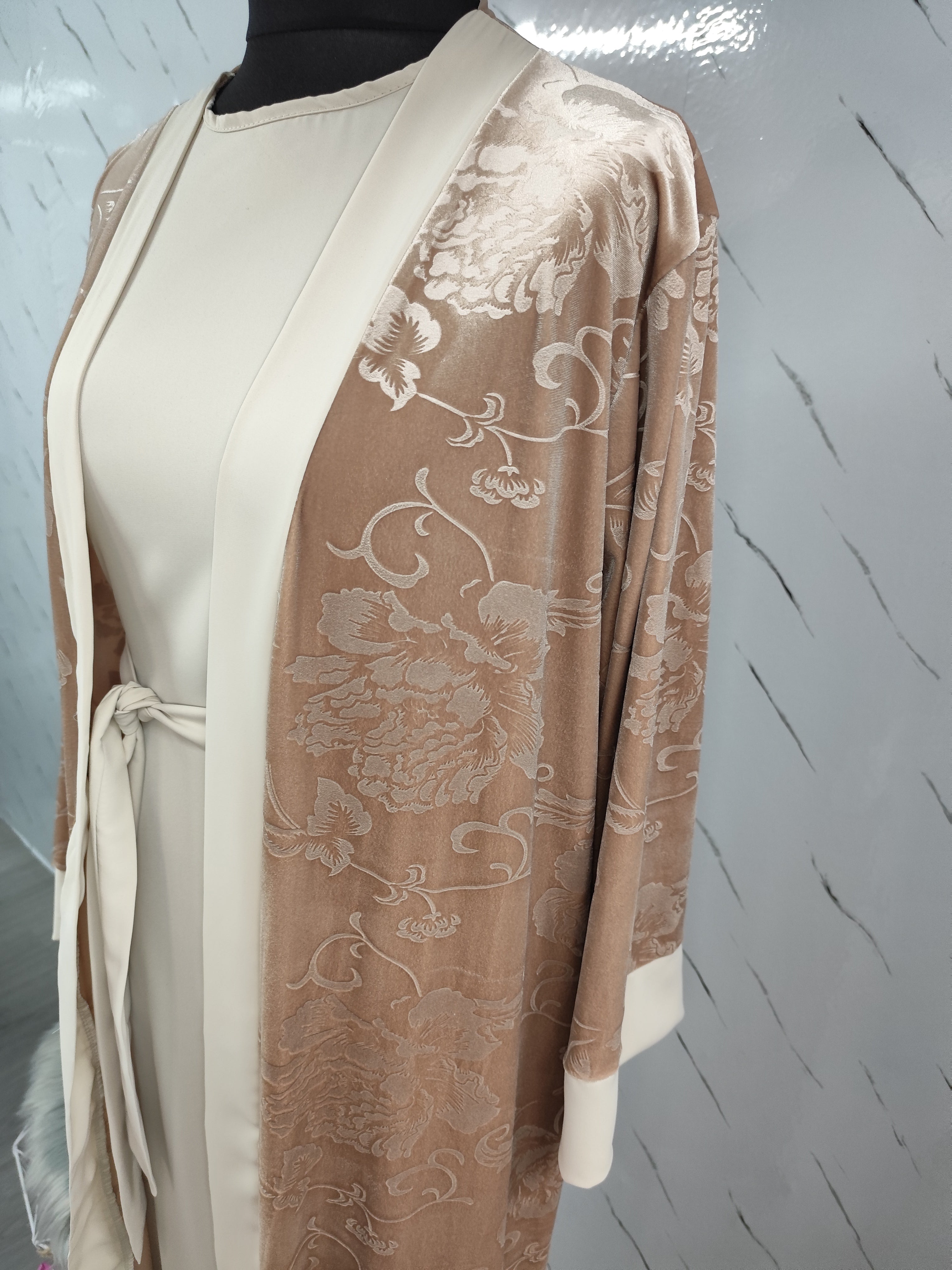 Abaya con kimono de terciopelo Beige