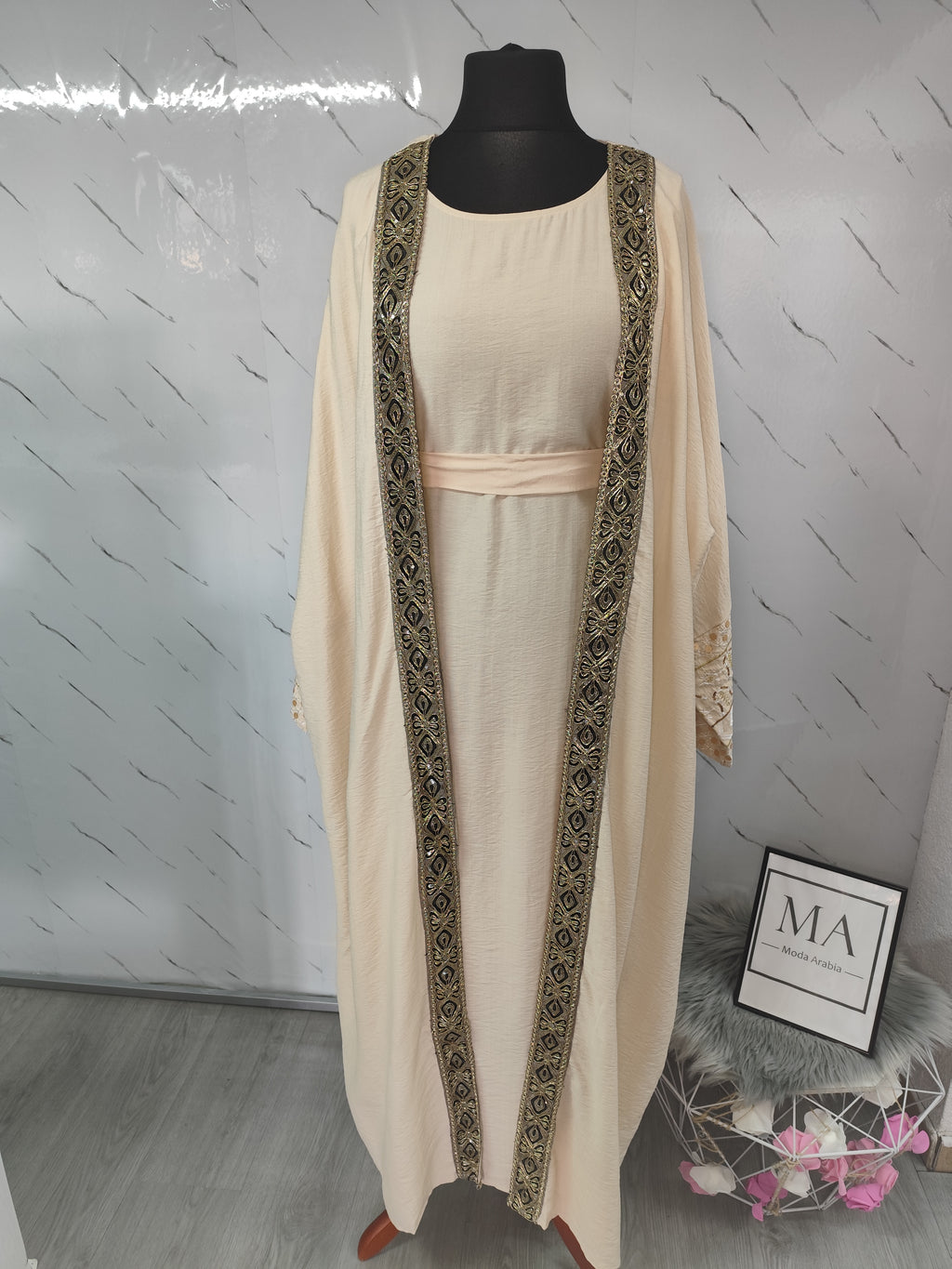 Kimono y abaya Beige