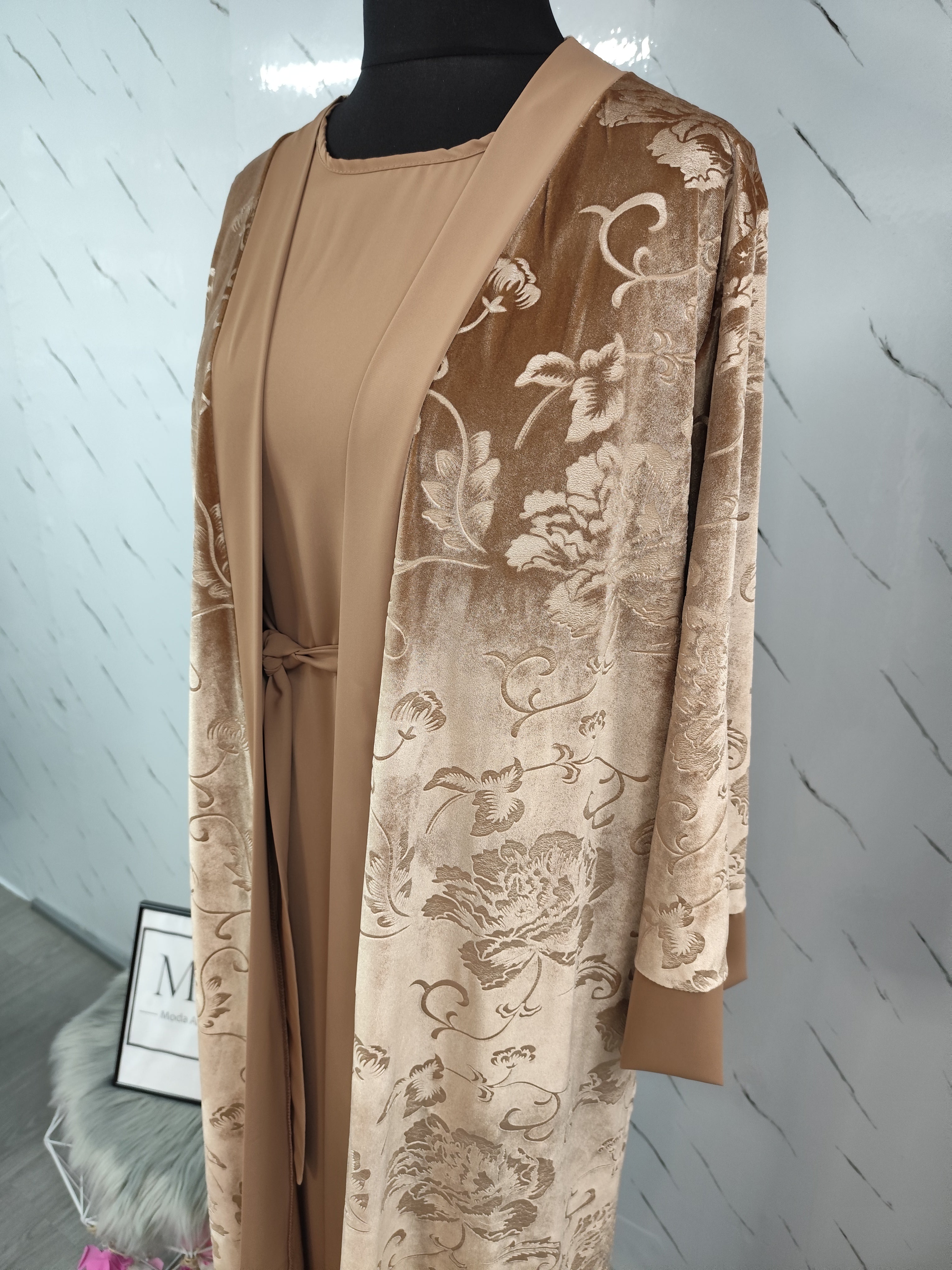 Abaya con kimono de terciopelo Marrón