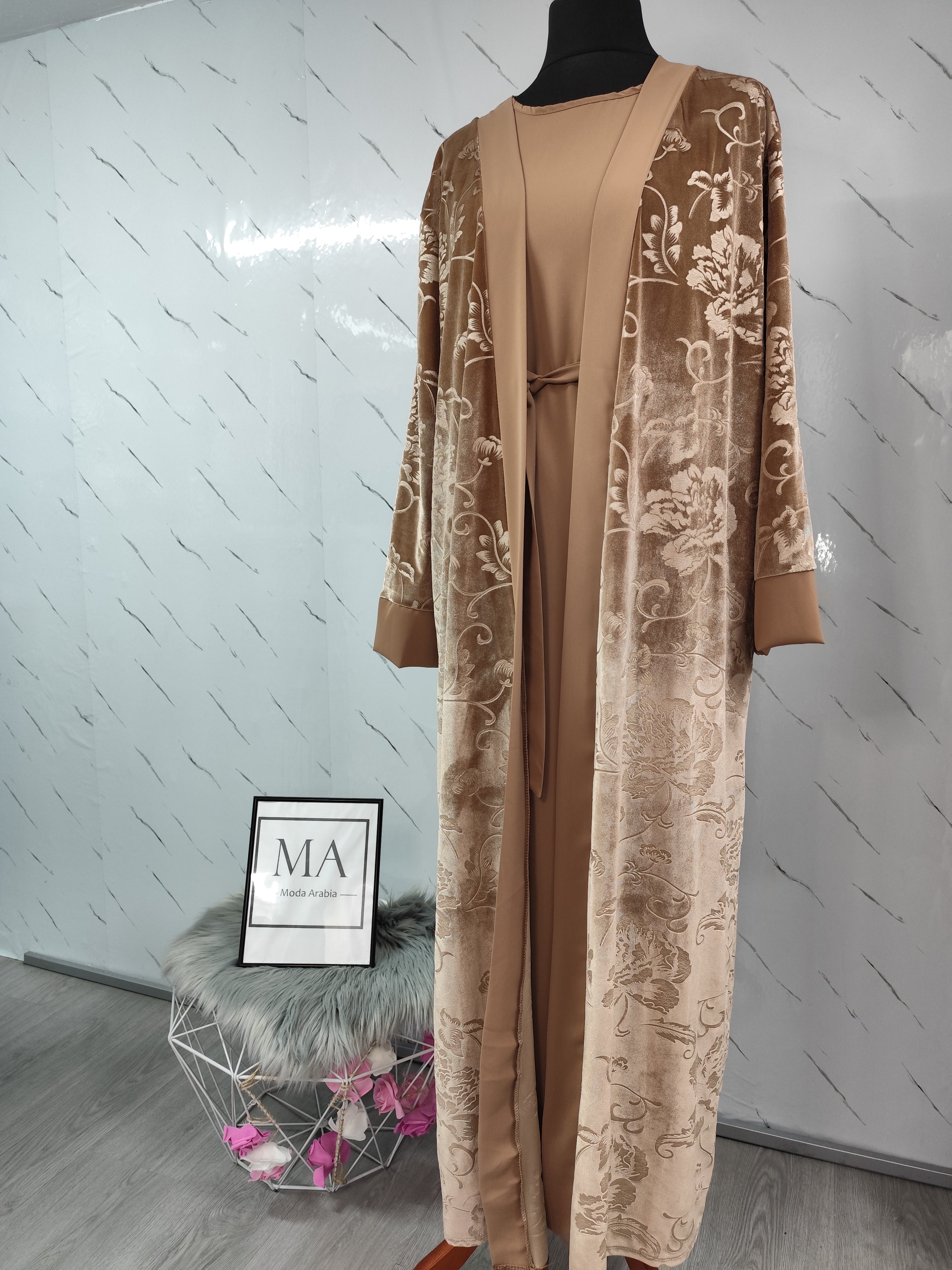 Abaya con kimono de terciopelo Marrón