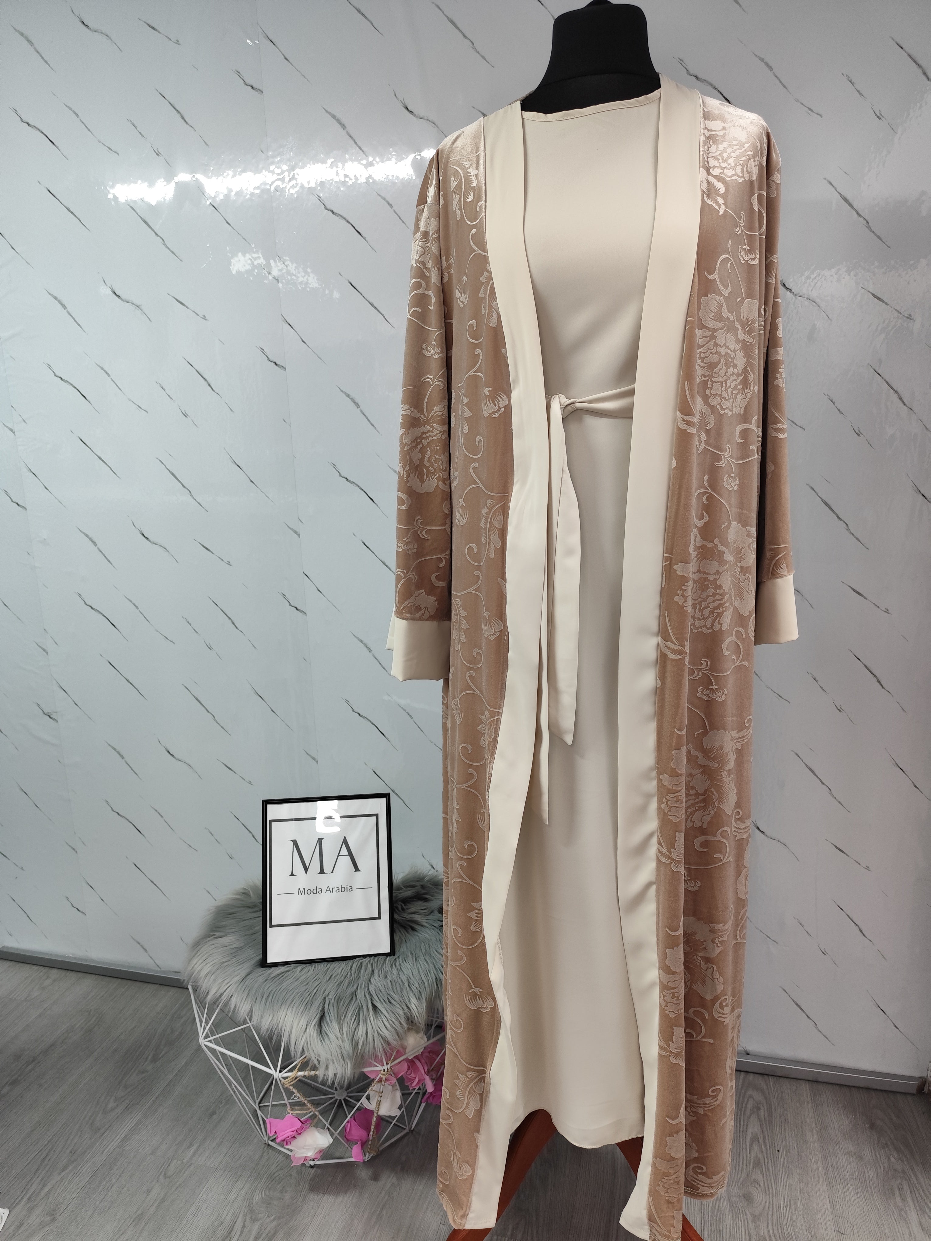 Abaya con kimono de terciopelo Beige