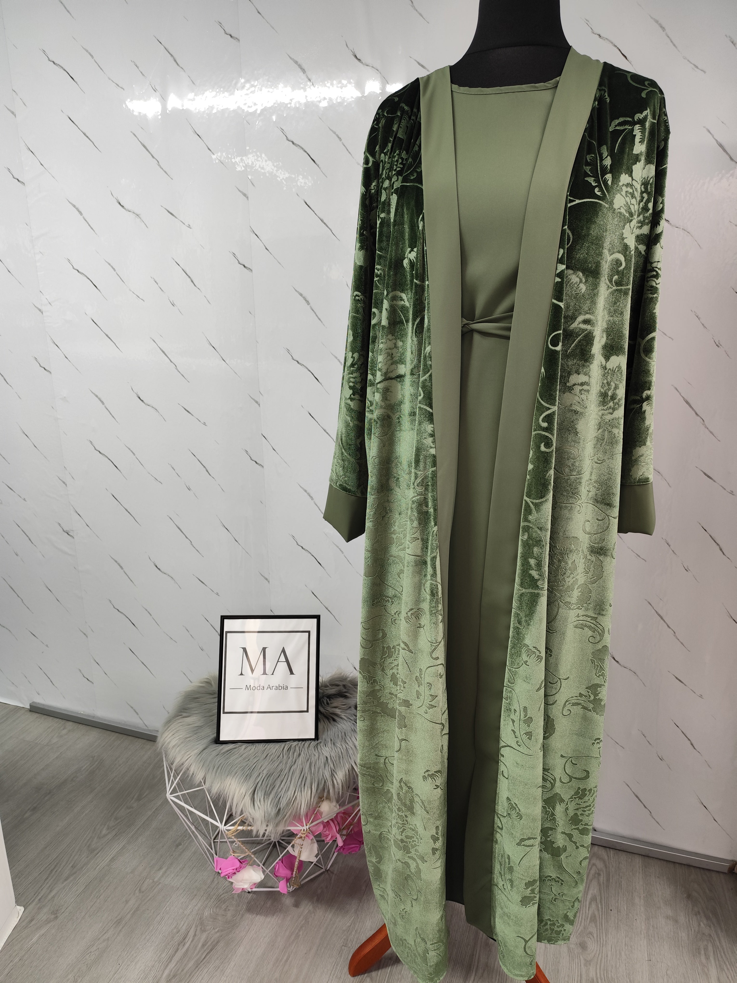 Abaya con kimono de terciopelo verde