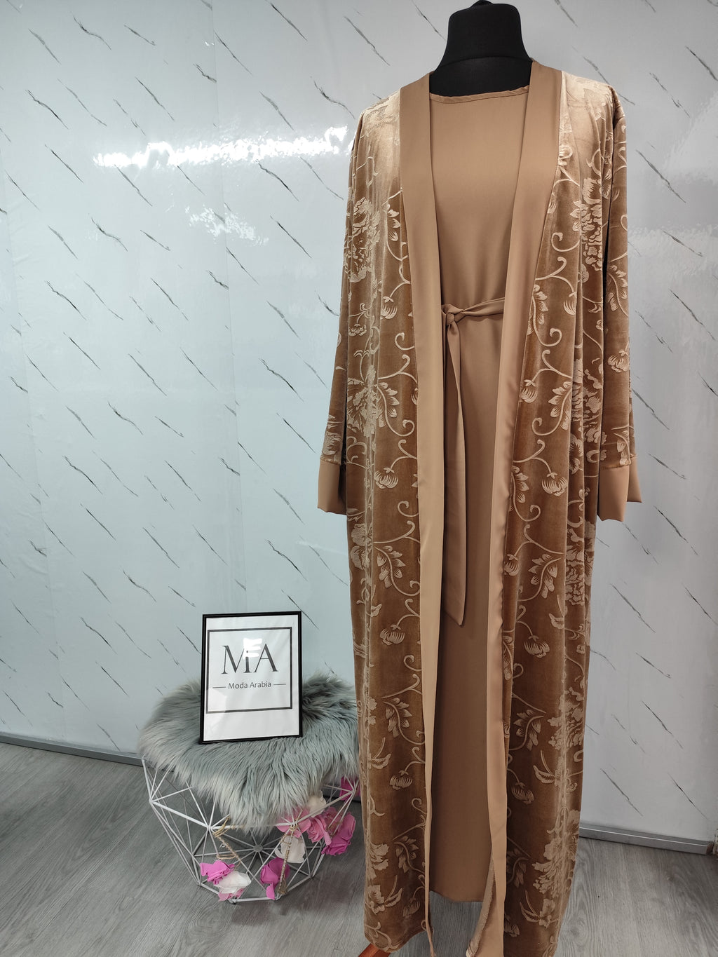 Abaya con kimono de terciopelo Marrón