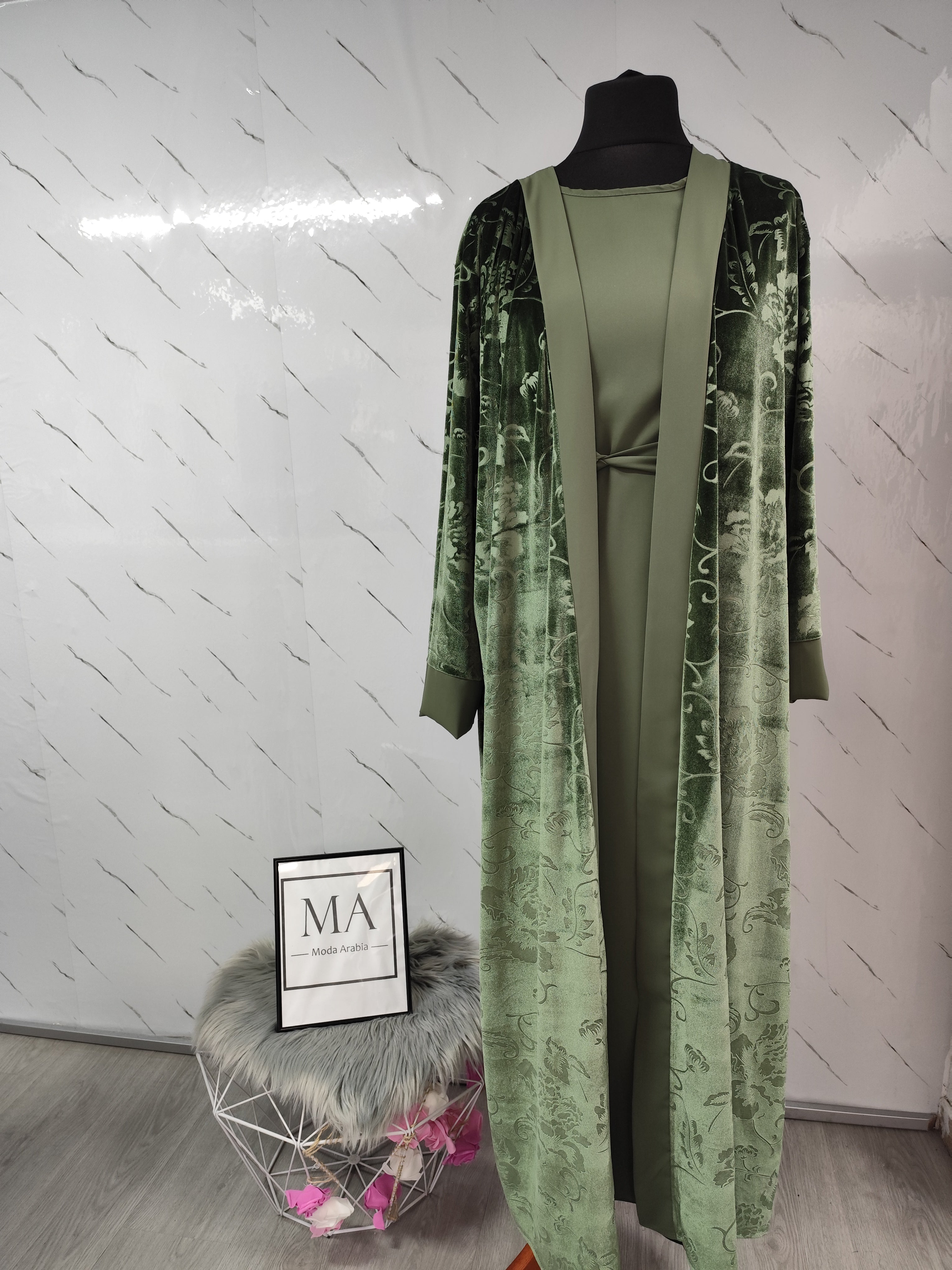Abaya con kimono de terciopelo verde