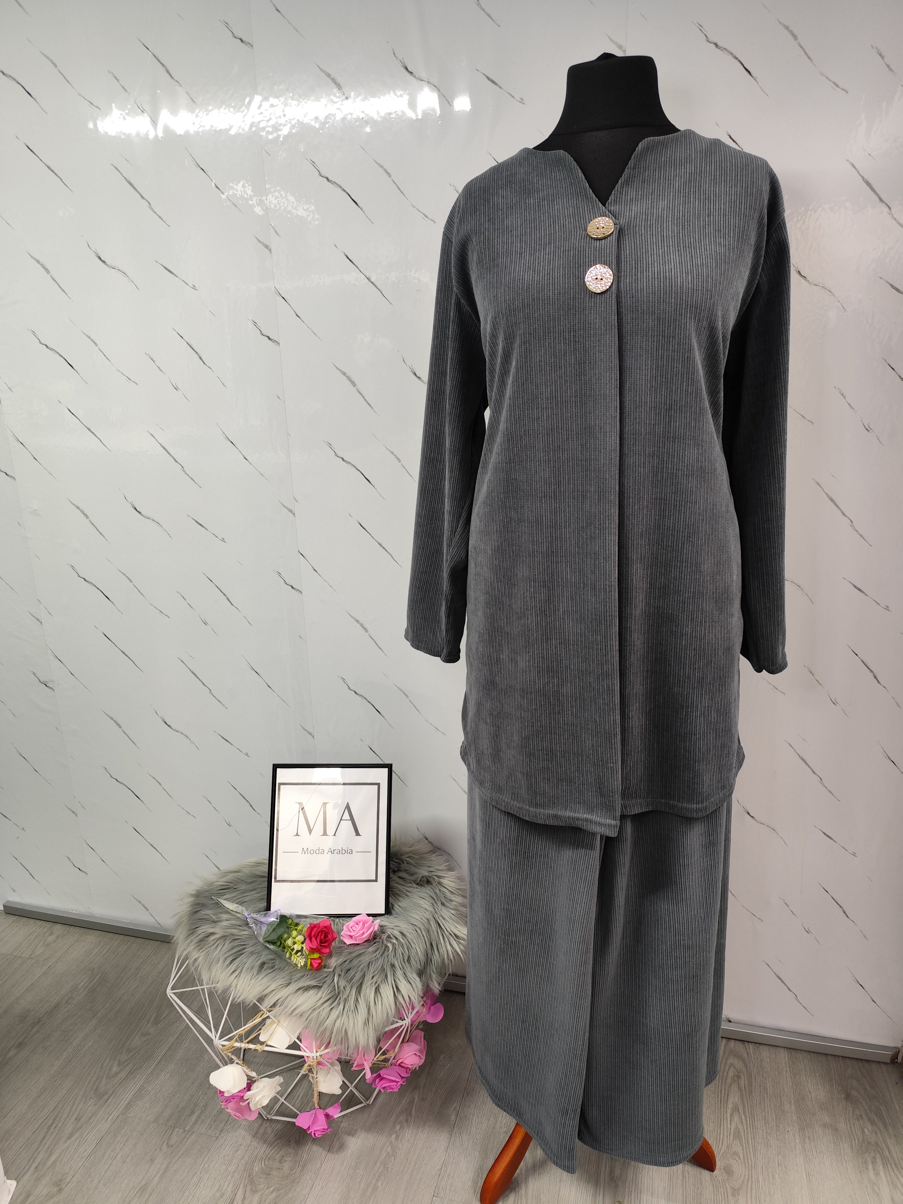 Conjunto de pana gris