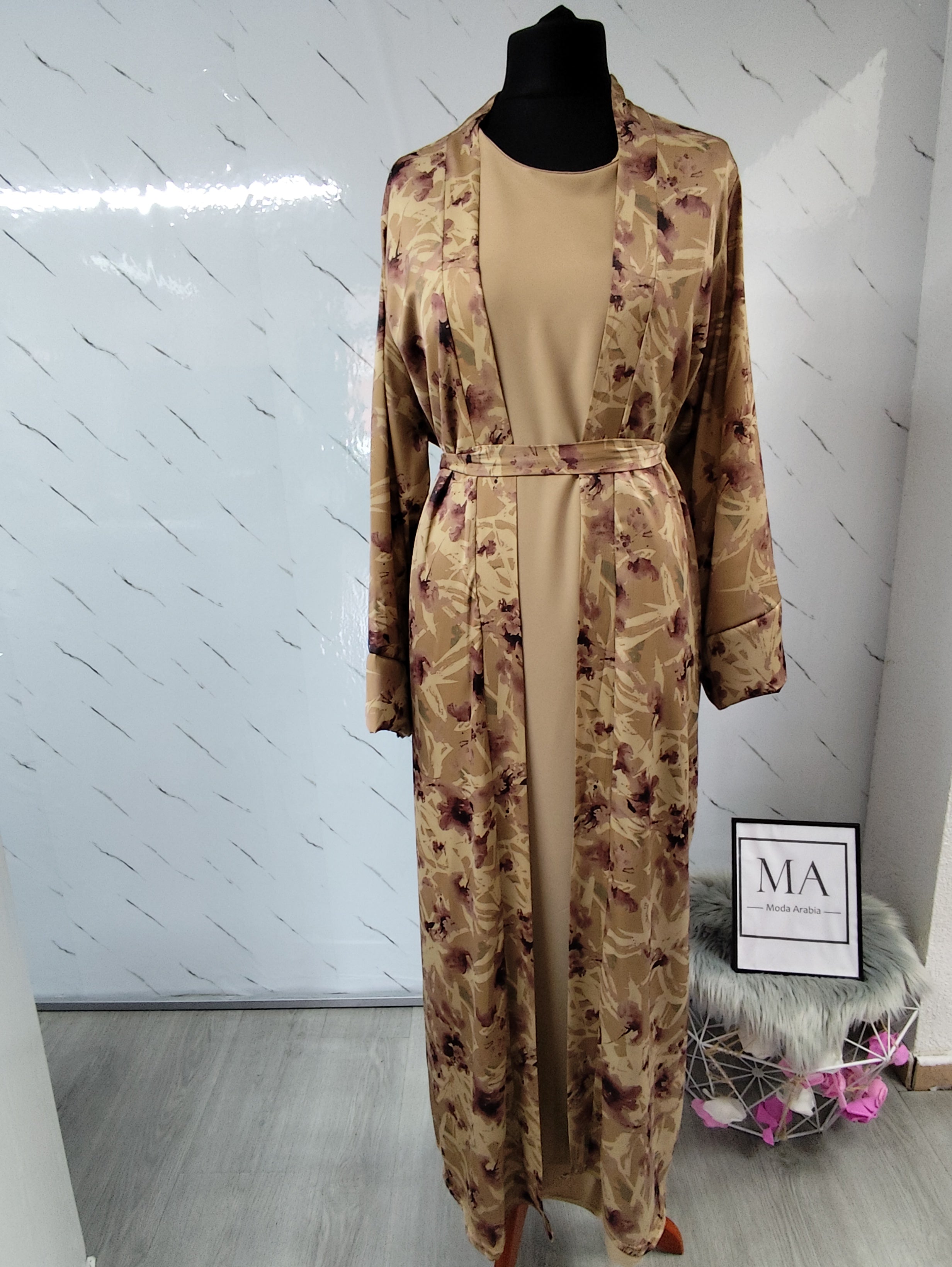 Kinomo con abaya Tropital 3