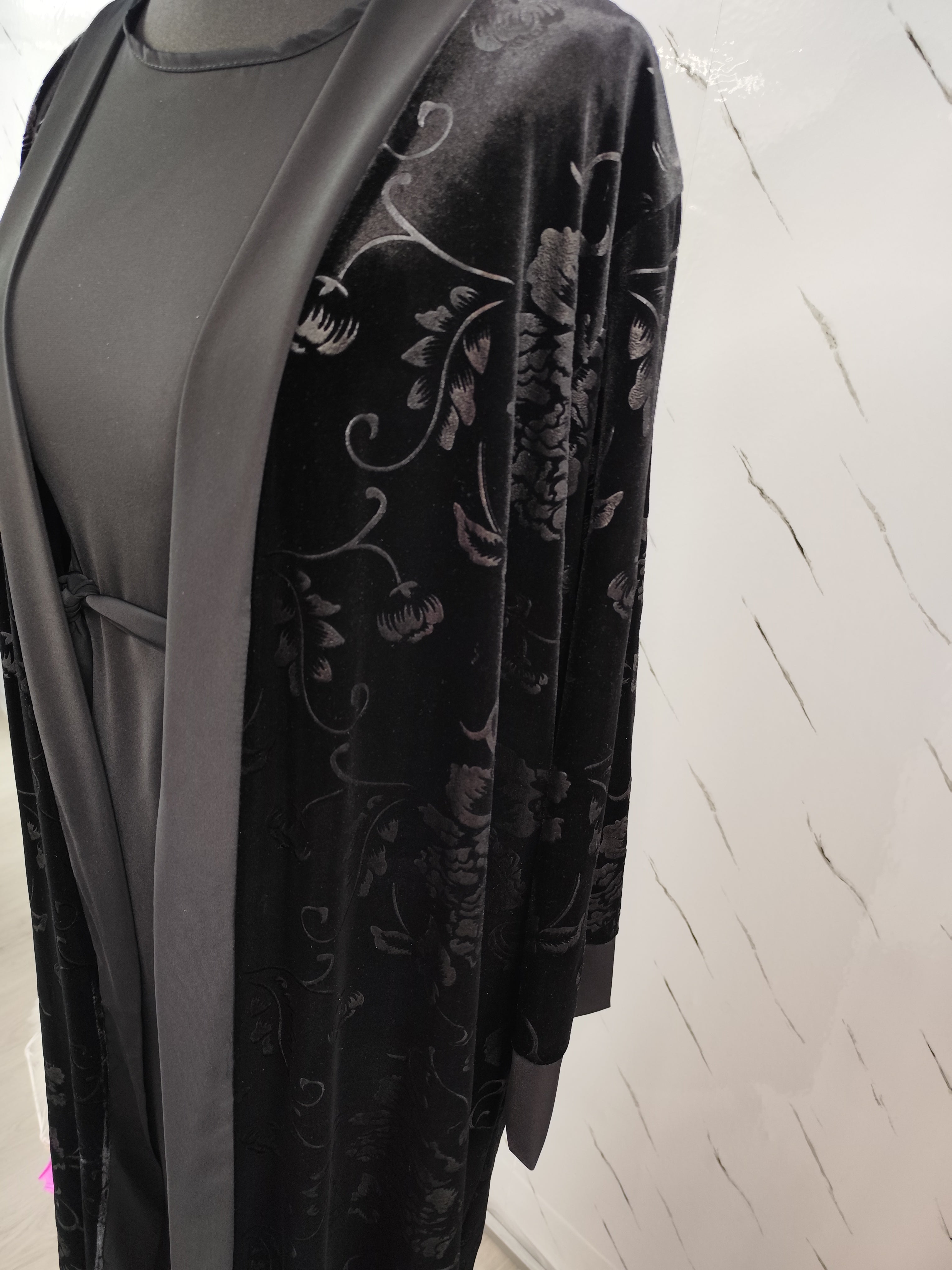 Abaya con kimono de terciopelo Negro