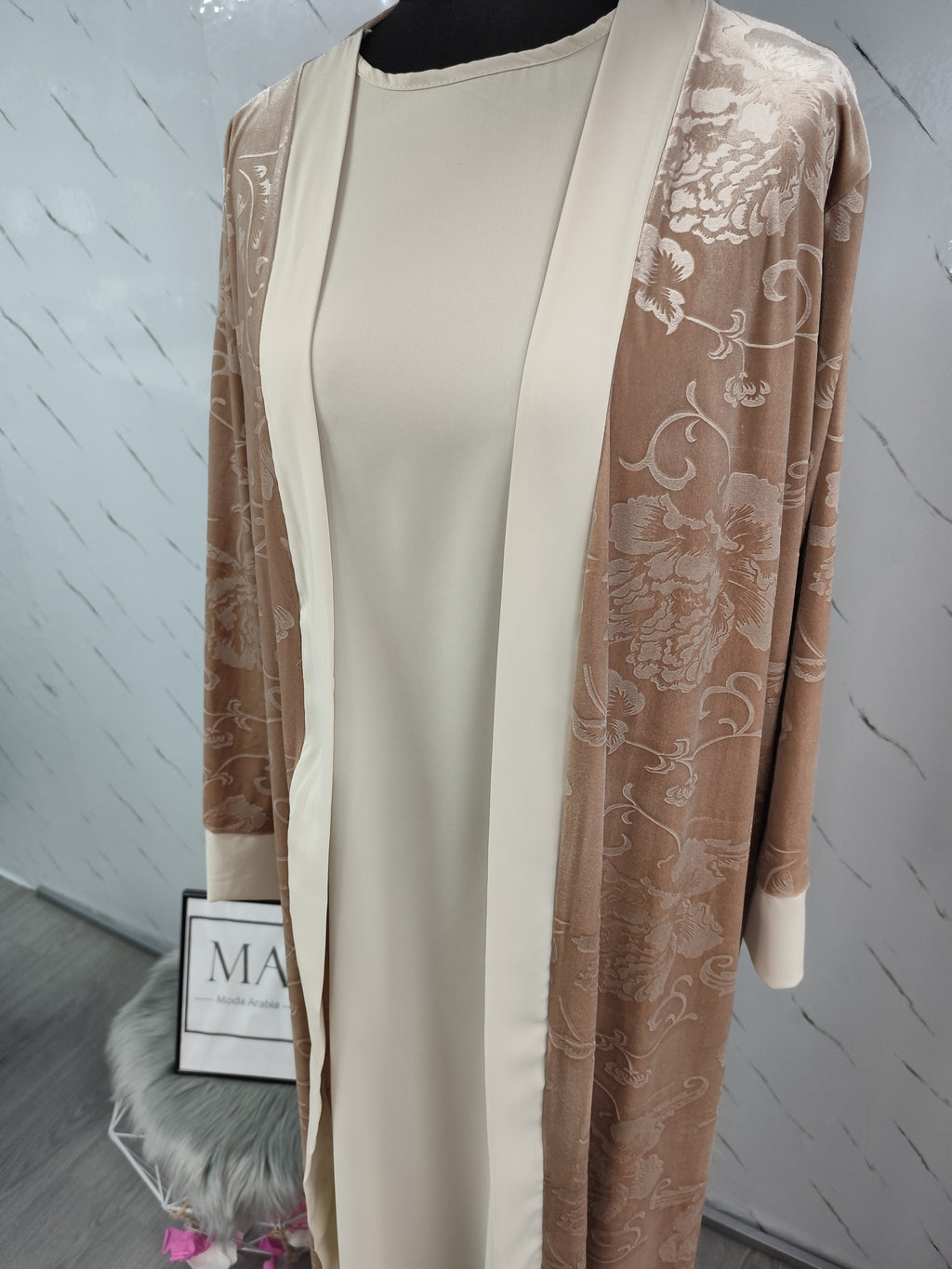 Abaya con kimono de terciopelo Beige