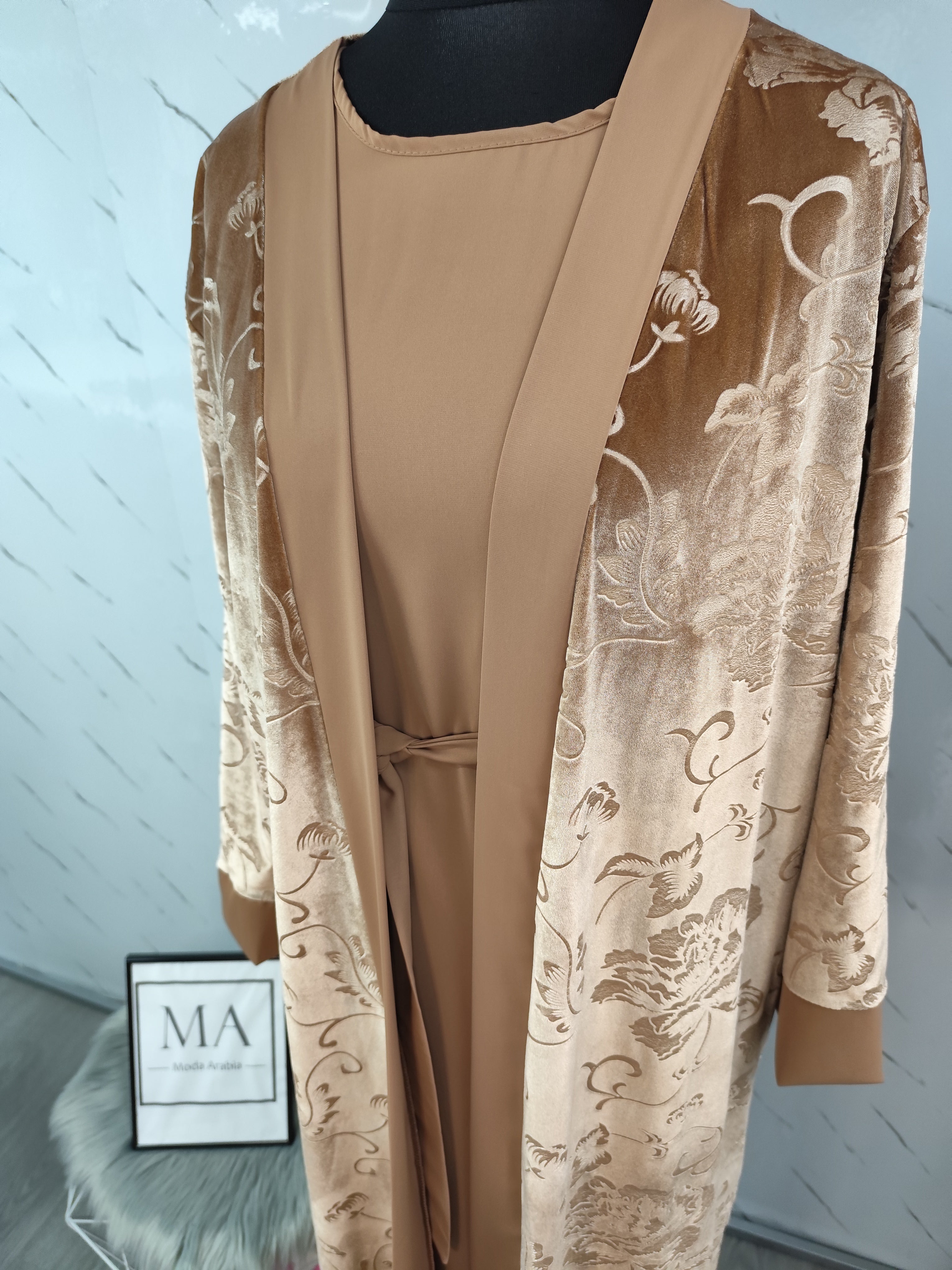 Abaya con kimono de terciopelo Marrón