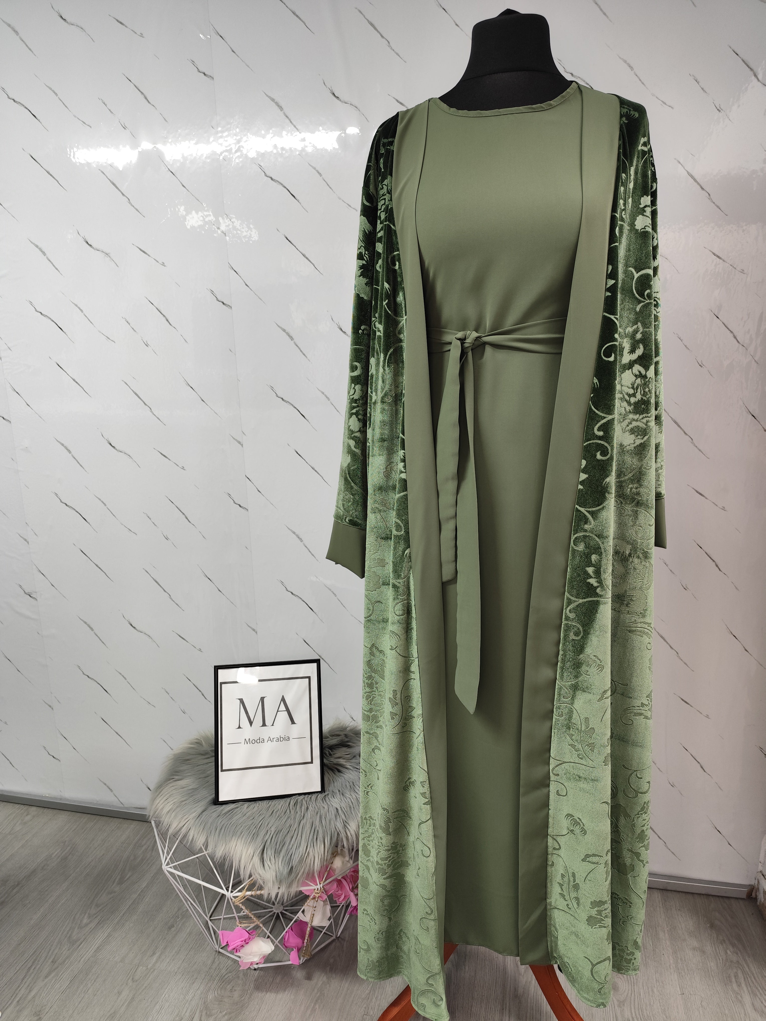 Abaya con kimono de terciopelo verde
