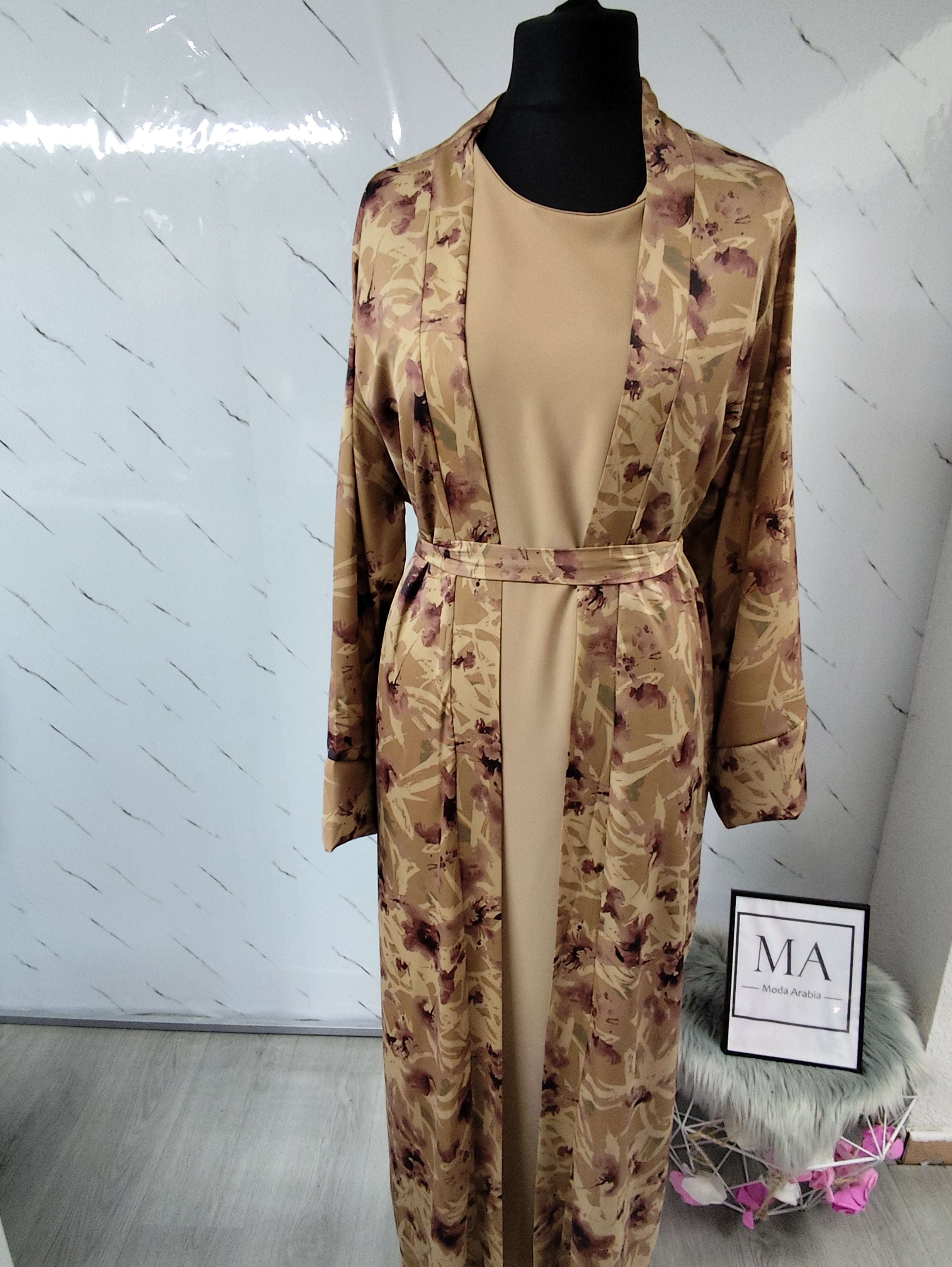 Kinomo con abaya Tropital 3