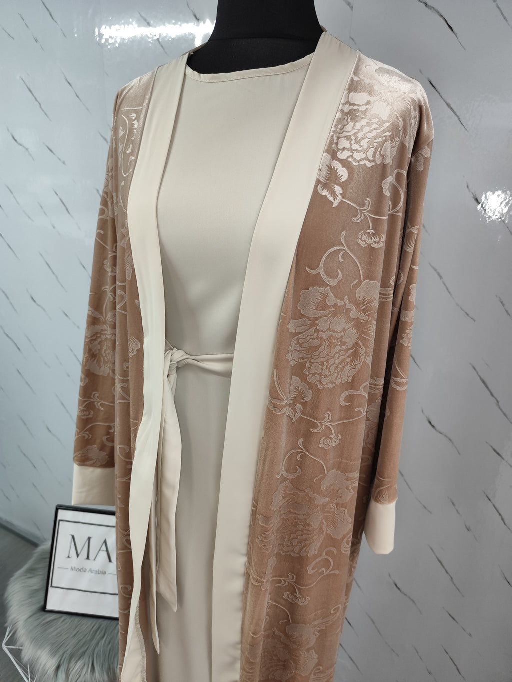 Abaya con kimono de terciopelo Beige