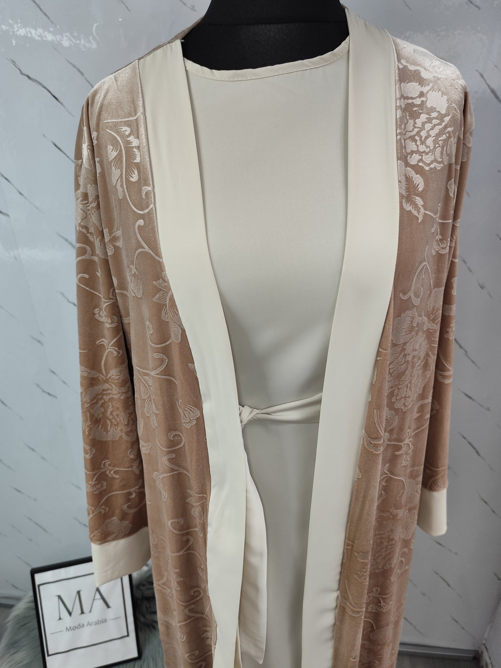 Abaya con kimono de terciopelo Beige