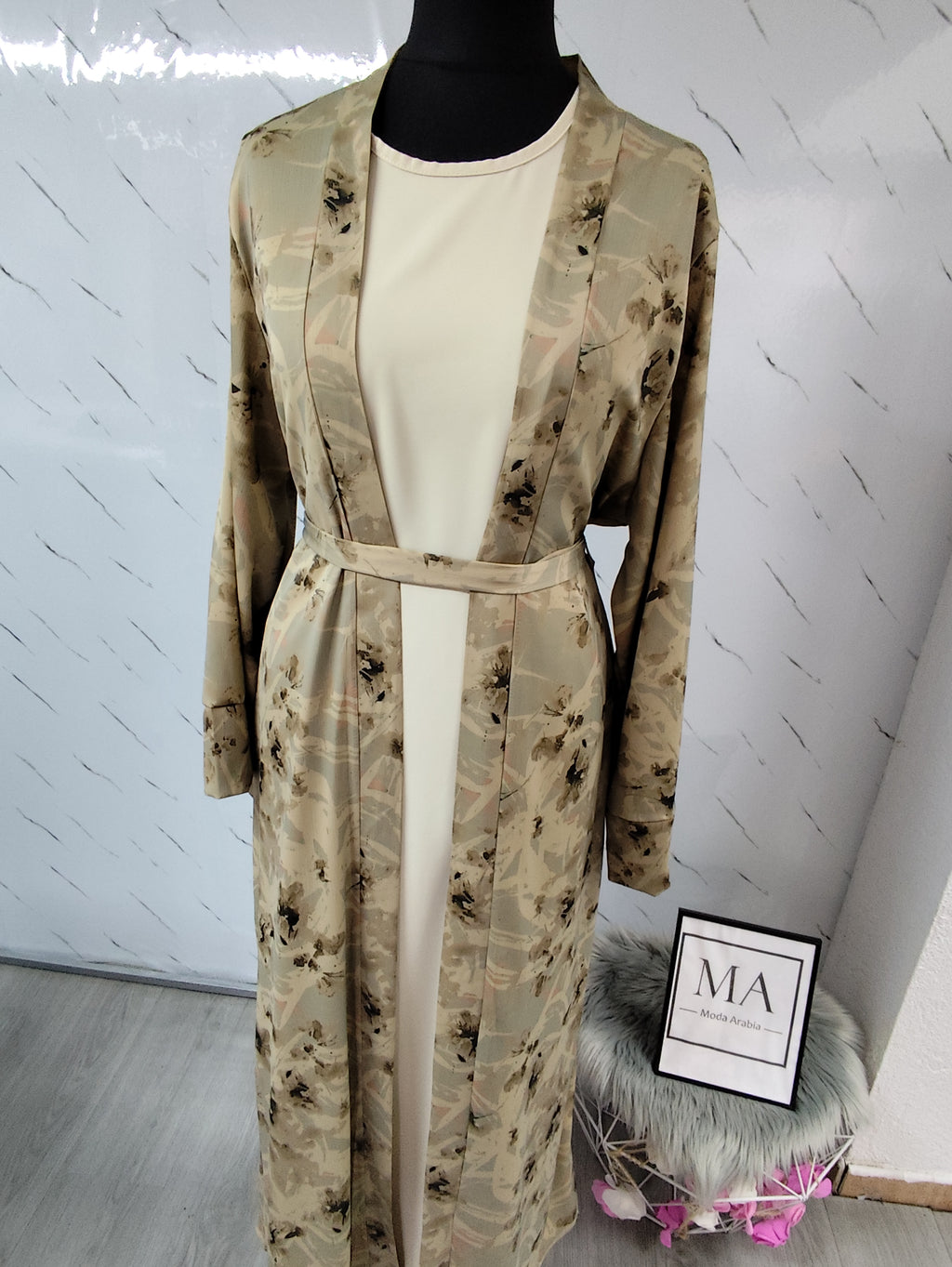 Kinomo con abaya Tropital 1